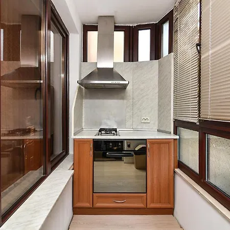 Cozy 2 Bedroom In Apartment